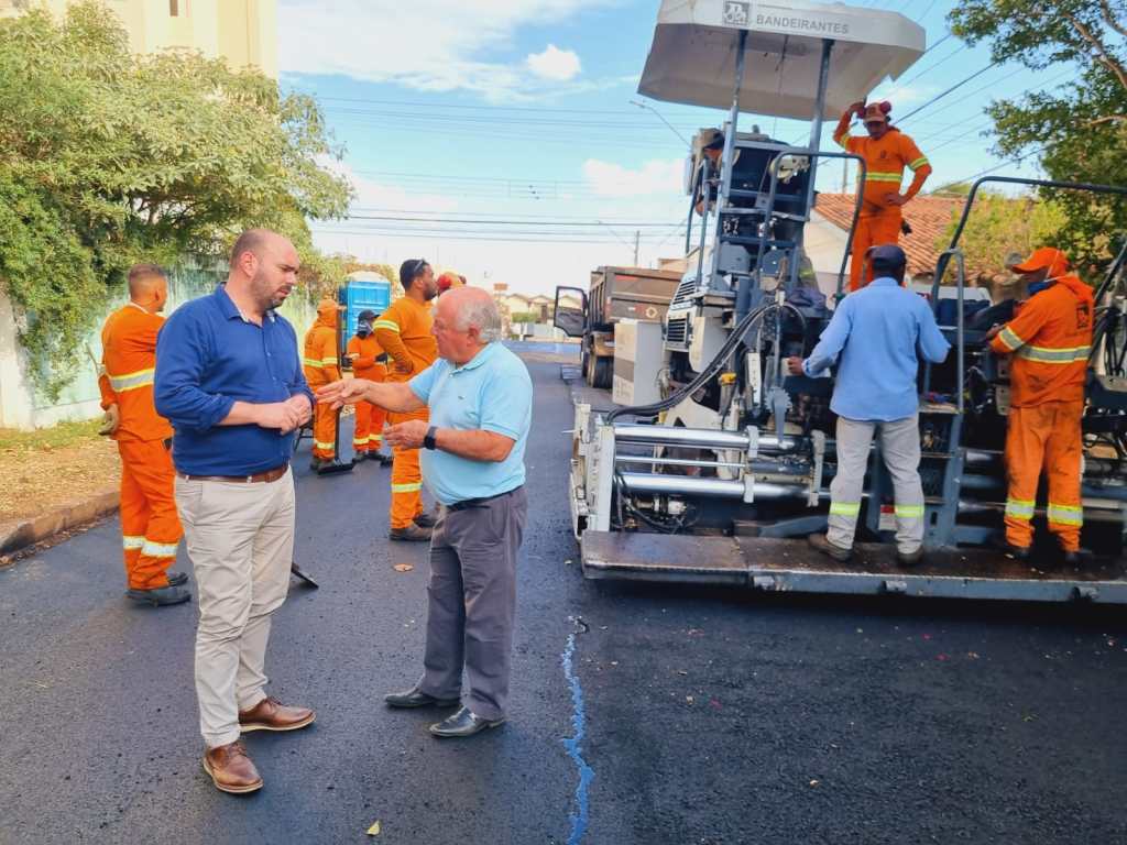Recapeamento de ruas em São Carlos