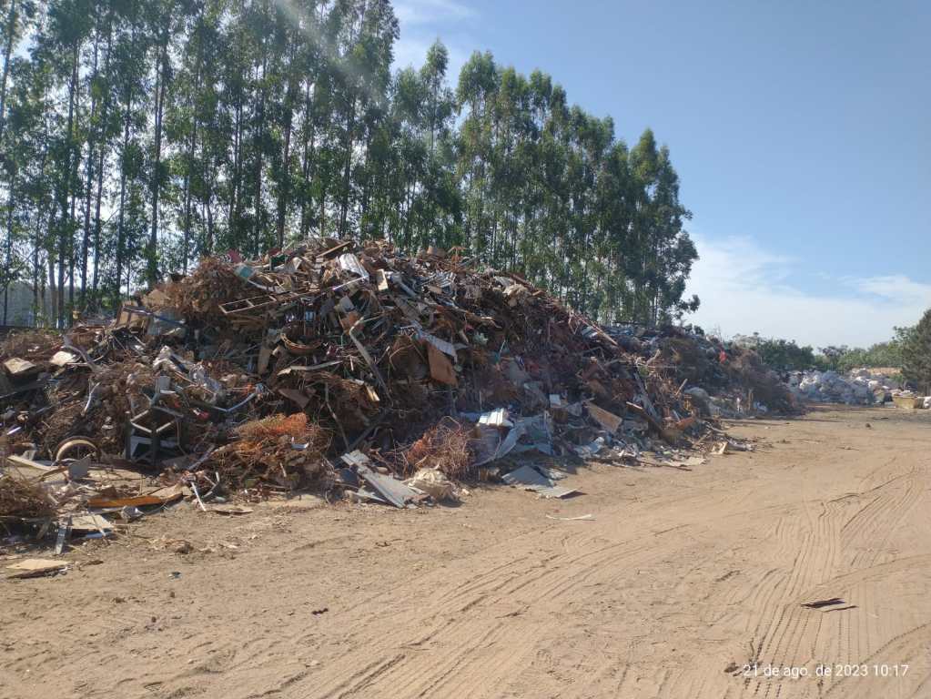Operação em São Carlos nos depósitos de sucatas