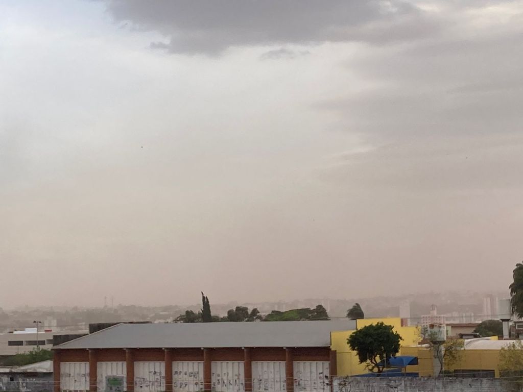Tempestade de areia em São Carlos: terra para todo lado