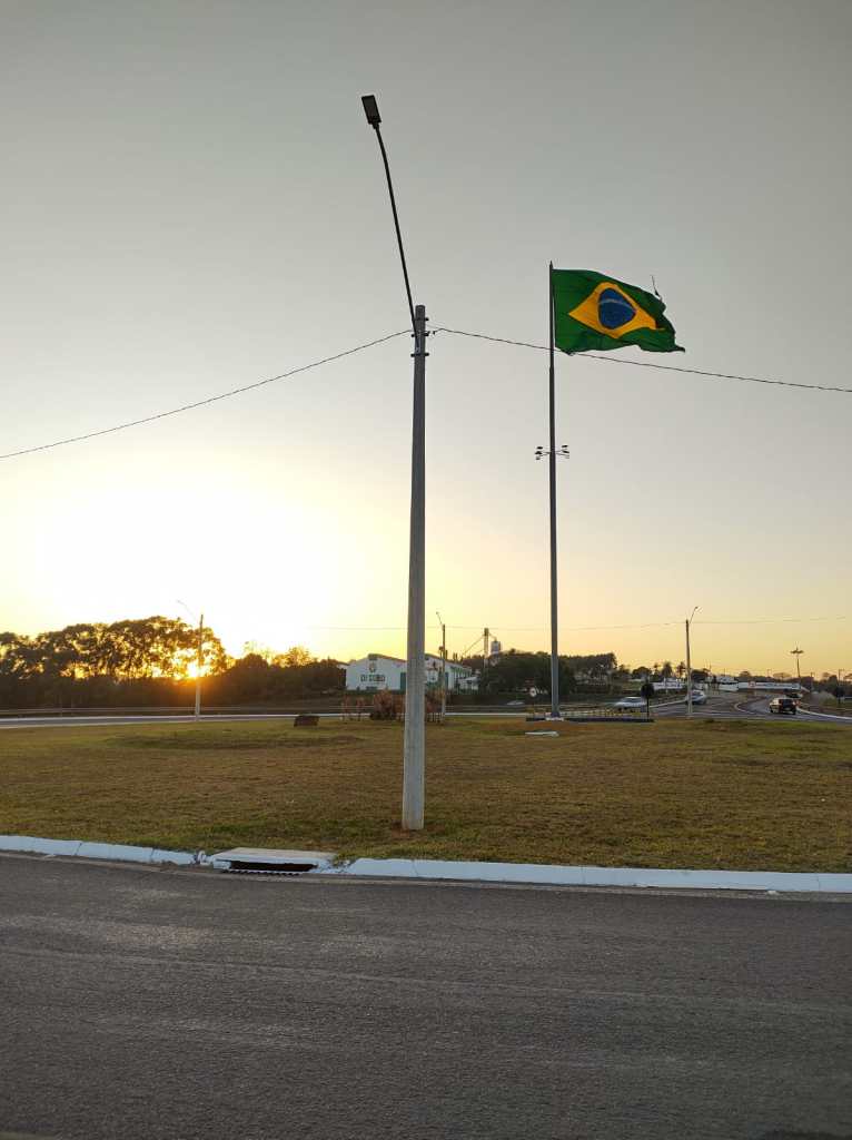 Bandeira do Brasil está rasgada