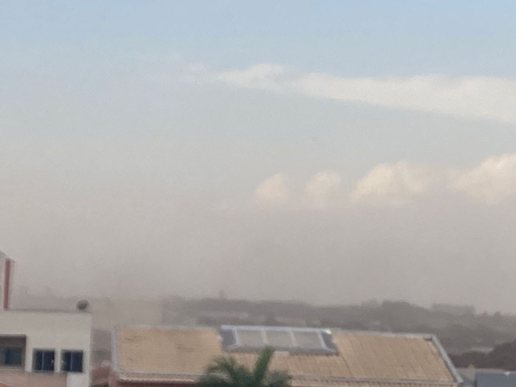 Tempestade de areia em São Carlos: céu foi tomado por poeira