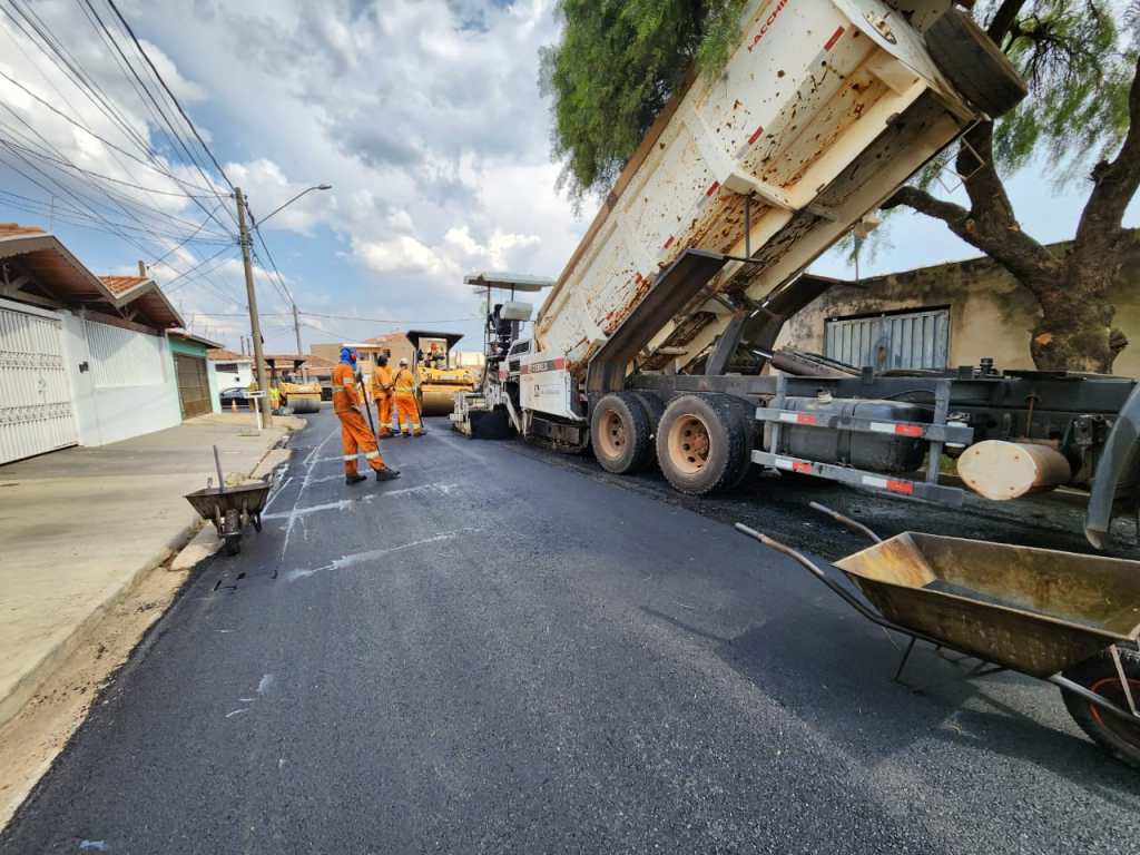 Recapeamento continua em São Carlos
