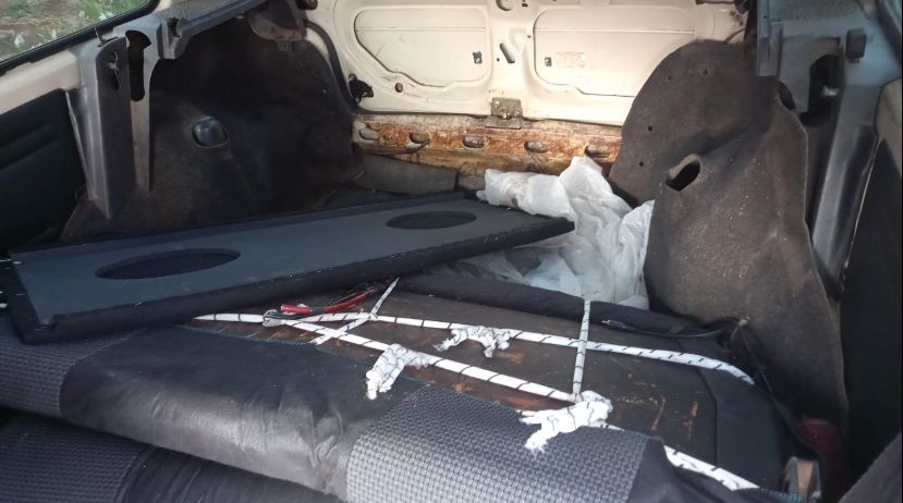 Ladrões depenaram o Fiat Uno