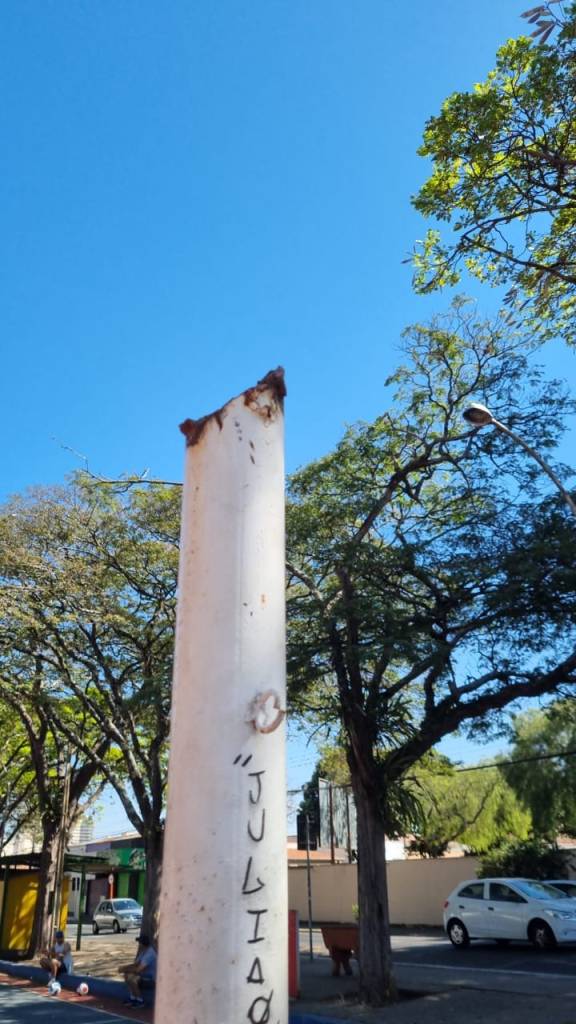 Quadra de esportes detonada