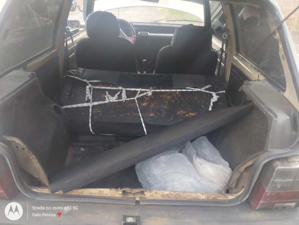 Ladrões depenaram o Fiat Uno