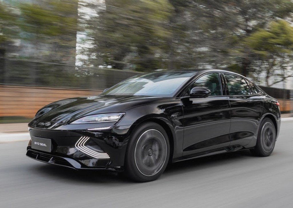 Venda de carros elétricos cresce 25%