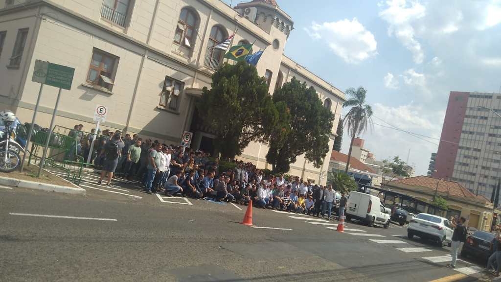 Pulverização aérea de agrotóxicos em discussão