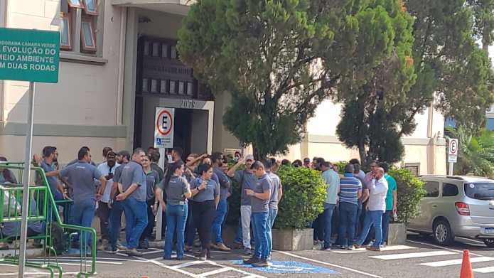 Pulverização aérea de agrotóxicos em discussão