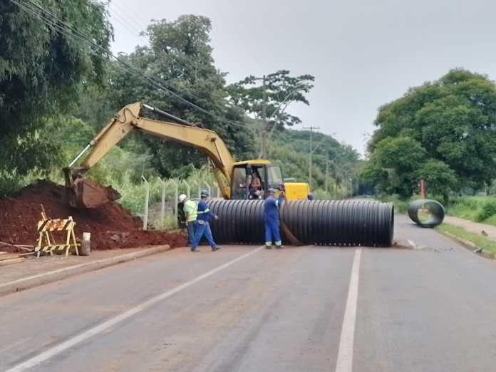 Tubulação: SAAE realiza obras na região do Mineirinho Tubulação: SAAE realiza obras na região do Mineirinho