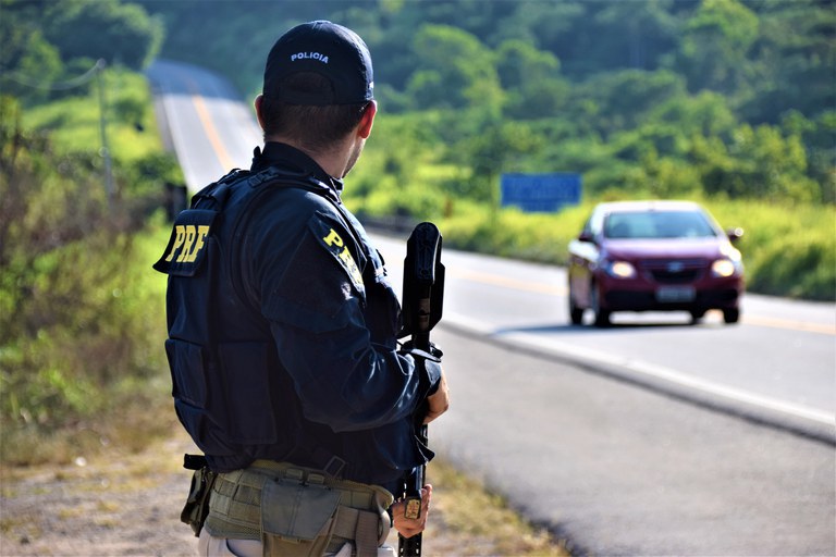 Motorista é preso com CNH falsa com erro grosseiro