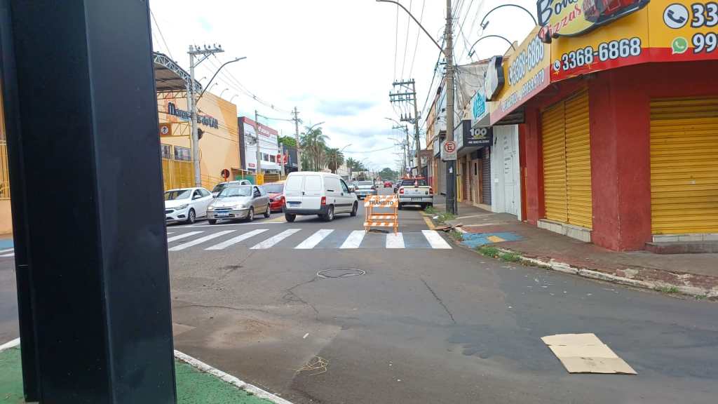 Buraco na avenida São Carlos