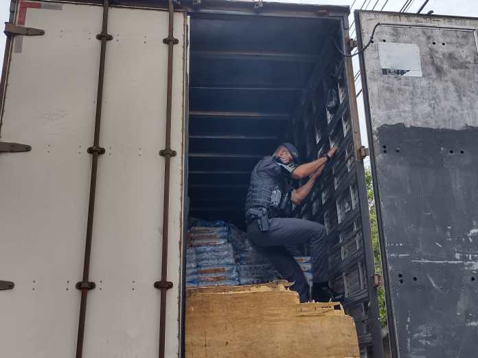 Carga apreendida pela PM Carga apreendida pela PM