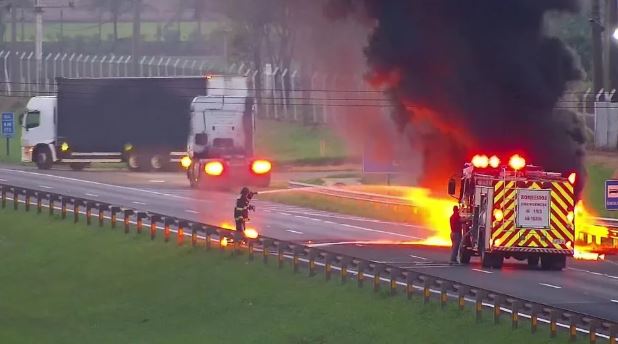 Carreta pegou fogo