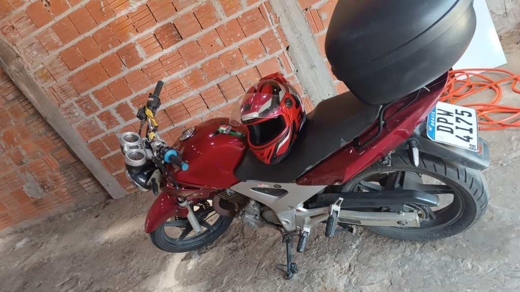 Trabalhadora recupera motocicleta