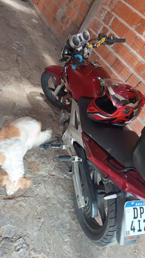 Trabalhadora recupera motocicleta