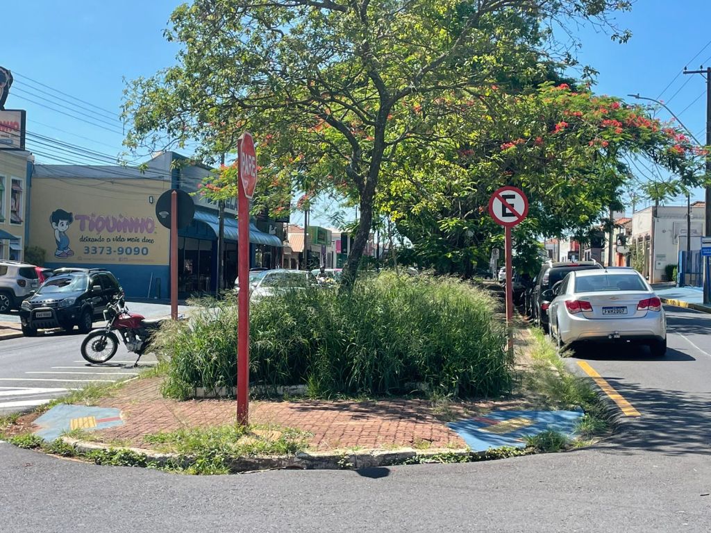 Sujeira na Rua Larga