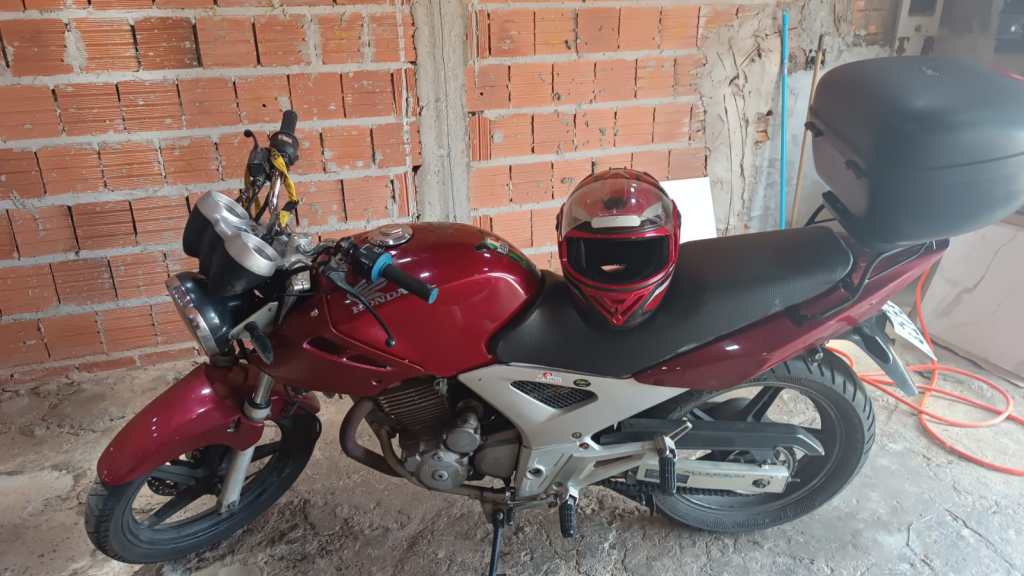 Trabalhadora recupera motocicleta