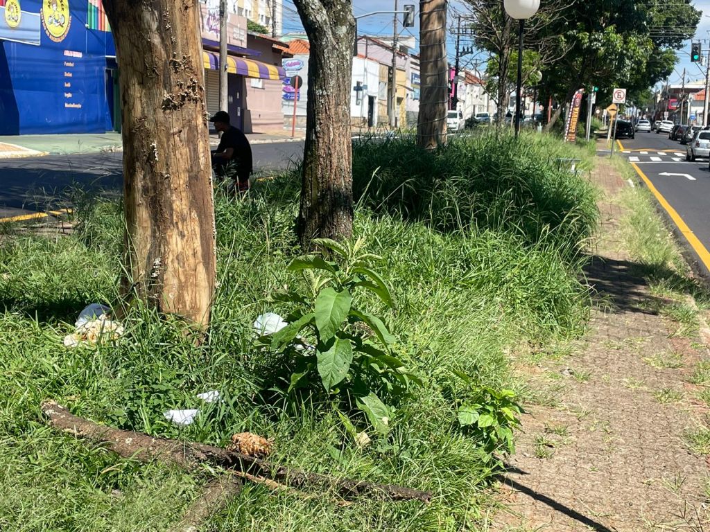 Sujeira na Rua Larga