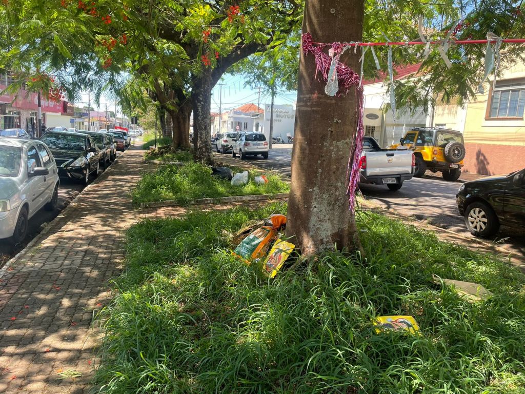 Sujeira na Rua Larga