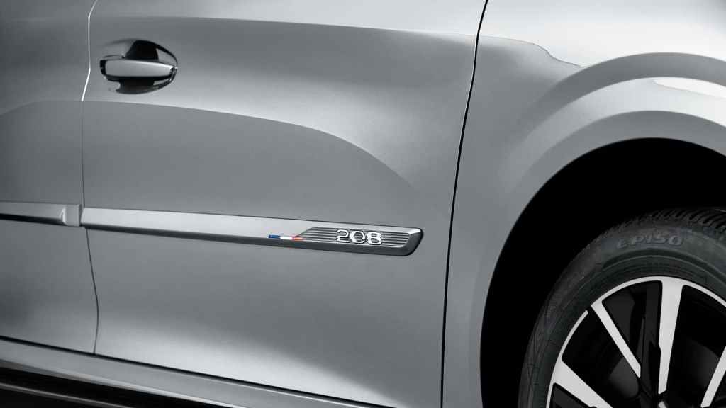 Peugeot 208 com acessórios Mopar - Foto: Mopar