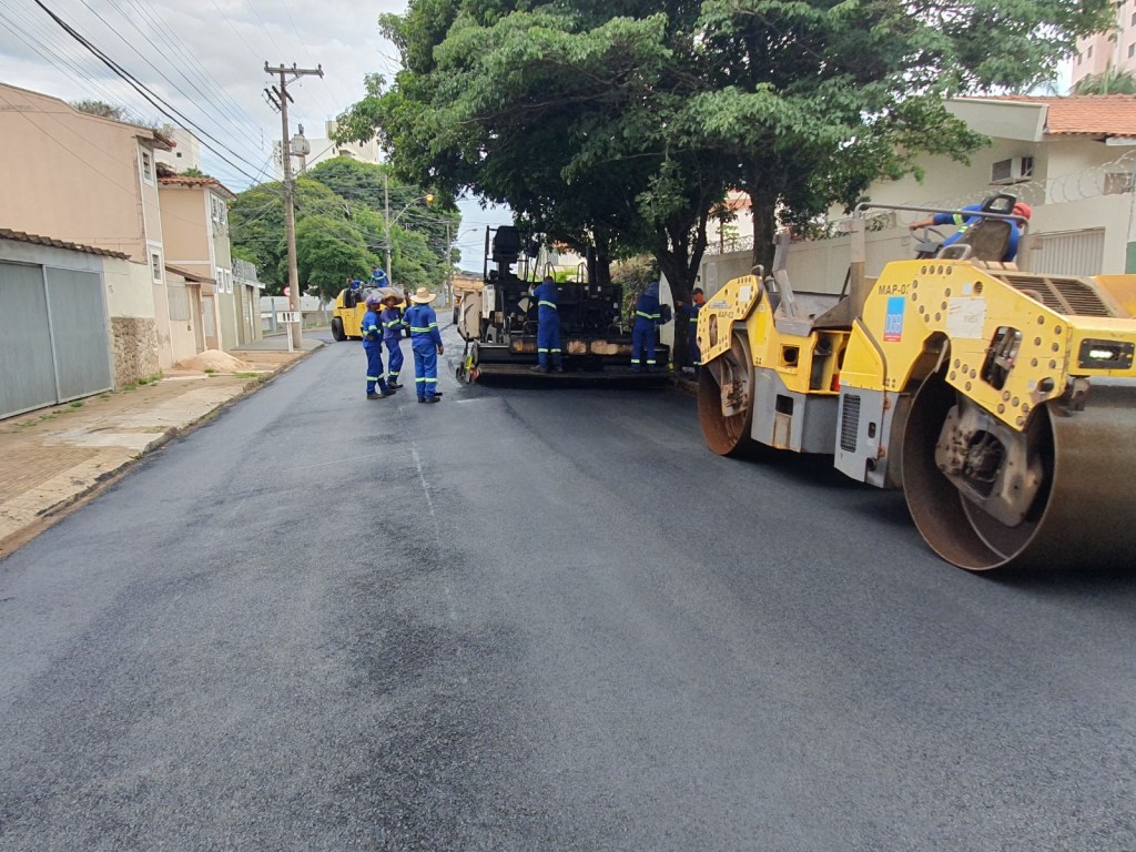 Prossegue o recapeamento nas ruas