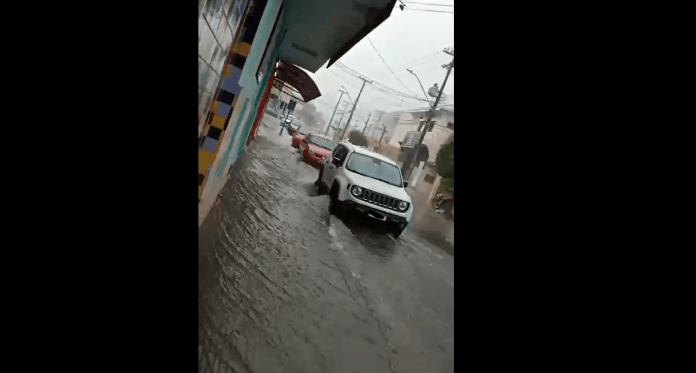 Chuva forte: correnteza na Antonio Blanco Chuva forte: correnteza na Antonio Blanco