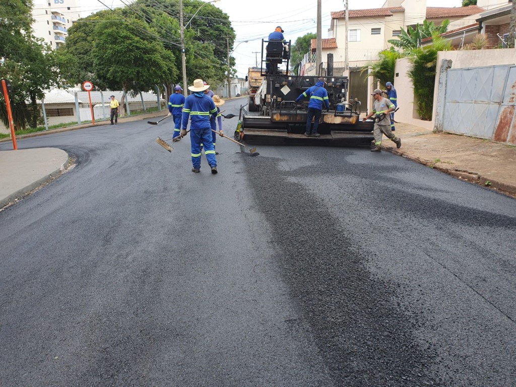 Prossegue o recapeamento nas ruas