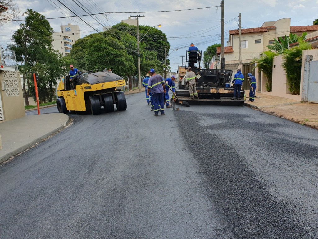 Prossegue o recapeamento nas ruas