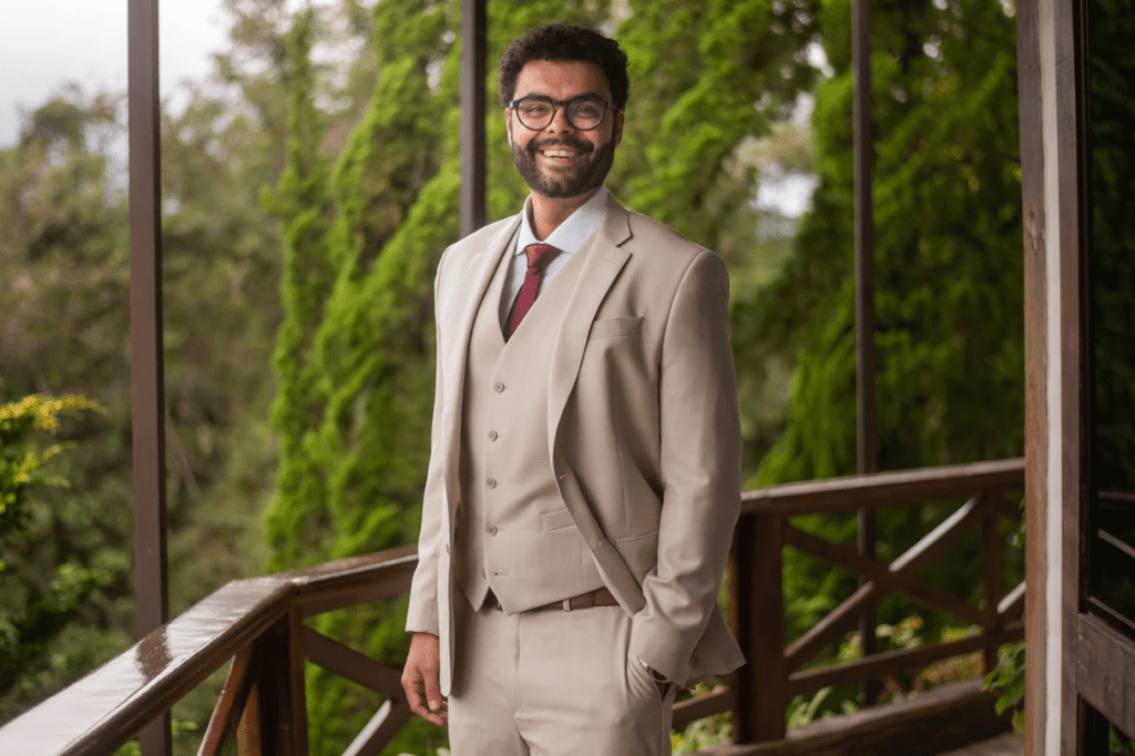 “Pra quem tá afim de ter uma relação sem stress, o estilo Sugar é a jogada perfeita. Nele, tem Sugar Daddies prontos pra dividir riquezas e conhecimentos. E as Sugar Babies estão atrás de alguém que dê valor, trazendo momentos bons e todo o conforto que elas merecem," concluiu Caio.