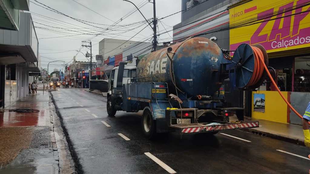Chuva causou problemas na cidade
