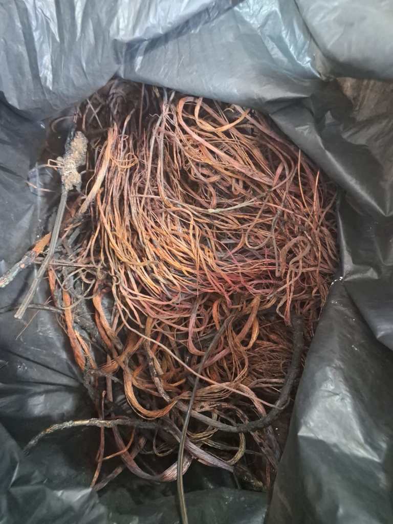 Fios de cobre estavam sendo queimados