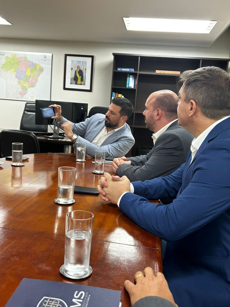 Presidente do SAAE, Mariel Olmo esteve com Netto Donato em Brasília