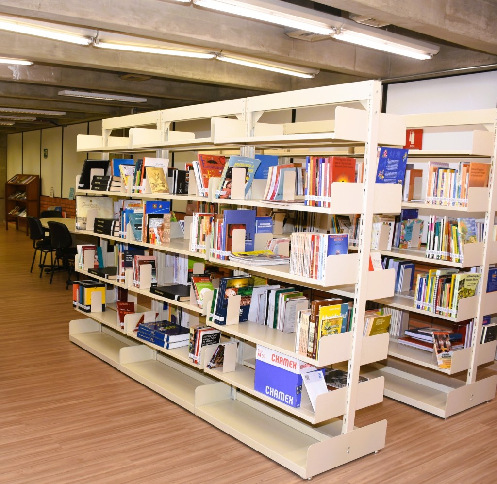 O CePFE foi criado em novembro de 2017, com o objetivo de subsidiar a gestão educacional nos aspectos teóricos e práticos, por meio da formação continuada, permanente e sistemática dos profissionais da educação via cursos, oficinas, jornadas, círculos de estudo, palestras, seminários, simpósios, estágios, projetos, exposições, mostras, entre outras ações.