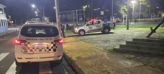 Moradores pedem mais segurança na Praça da Cica Moradores pedem mais segurança na Praça da Cica