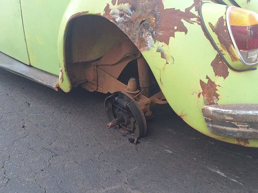 Roda se soltou e atinge motociclista