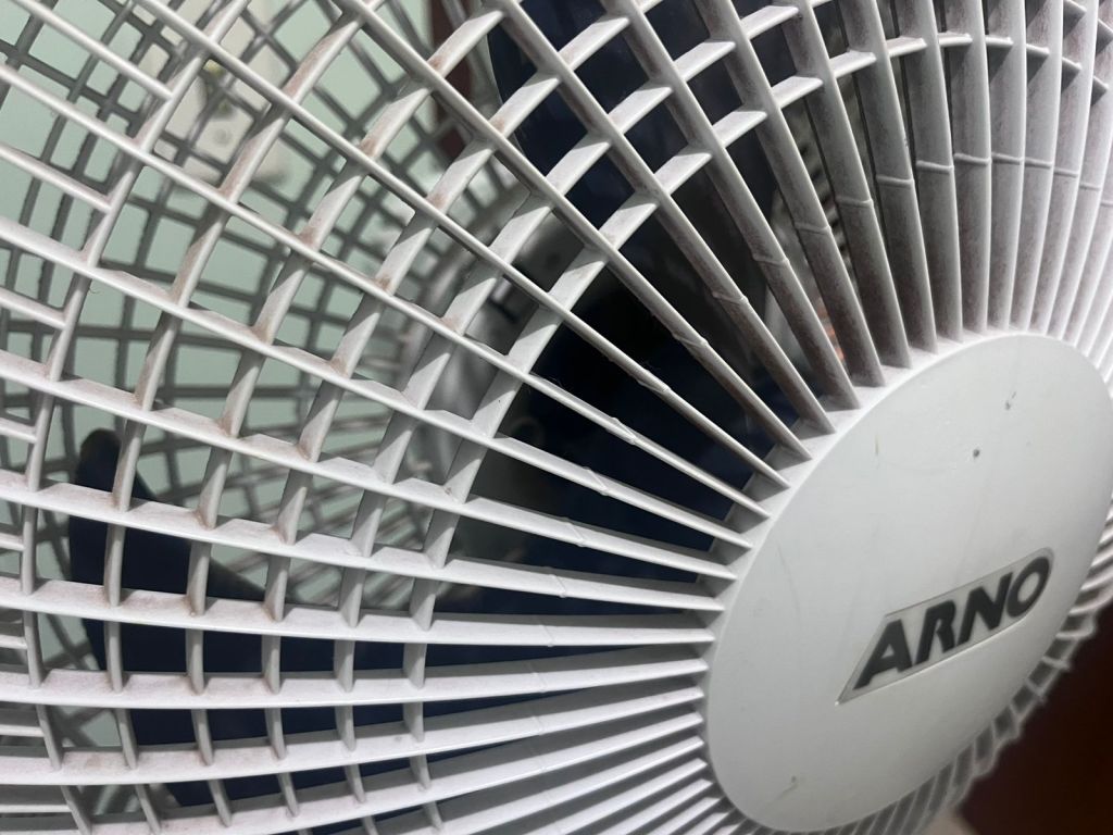 Dormir com ventilador ligado pode desenvolver doenças, alerta especialista