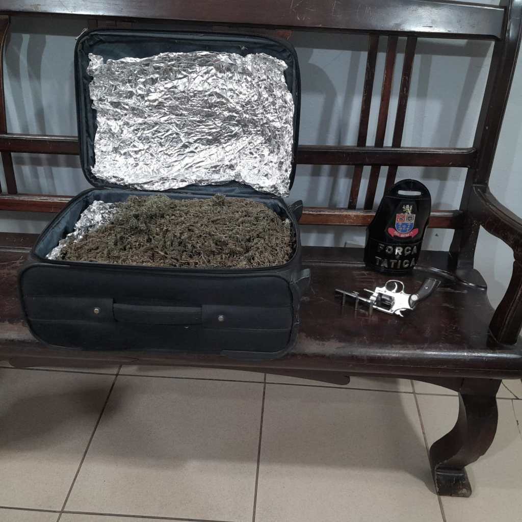 Mala de maconha e revólver em Ibaté