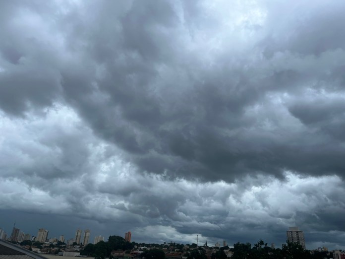 Chuva e queda de temperatura Chuva e queda de temperatura
