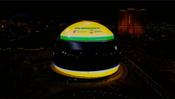 Senna recebe homenagem