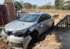 Após assalto, carro foi batido por bandidos