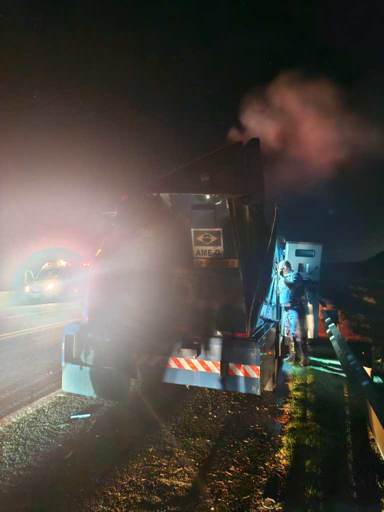 Ataque a carro-forte teve veículo queimado, tiro e explosões