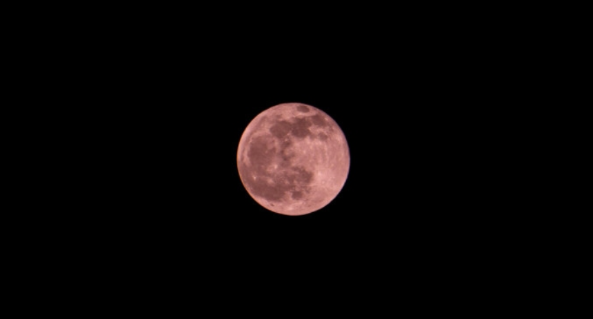 Lua Cheia de Morango nesta sexta