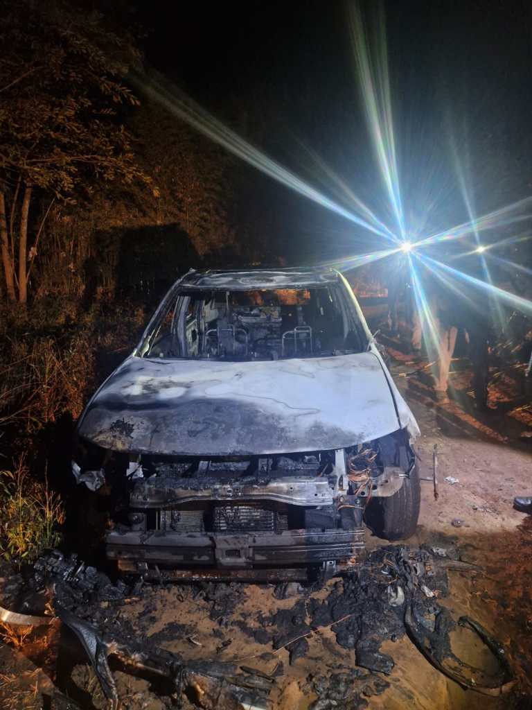 Ataque a carro-forte teve veículo queimado, tiro e explosões