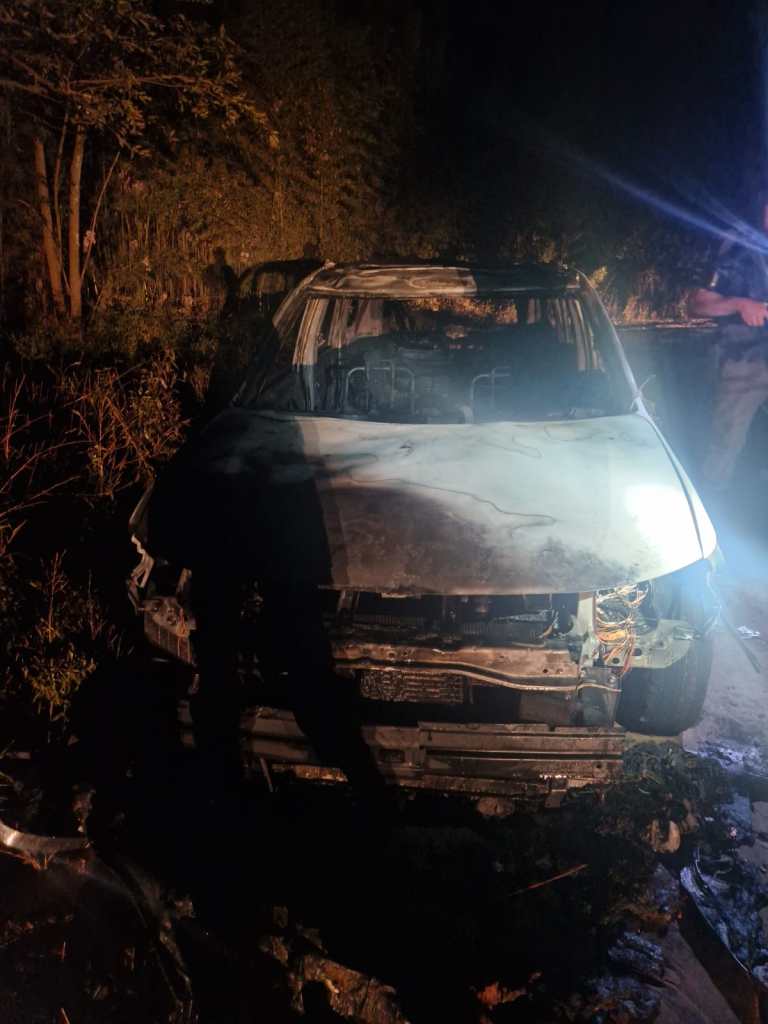 Ataque a carro-forte teve veículo queimado, tiro e explosões