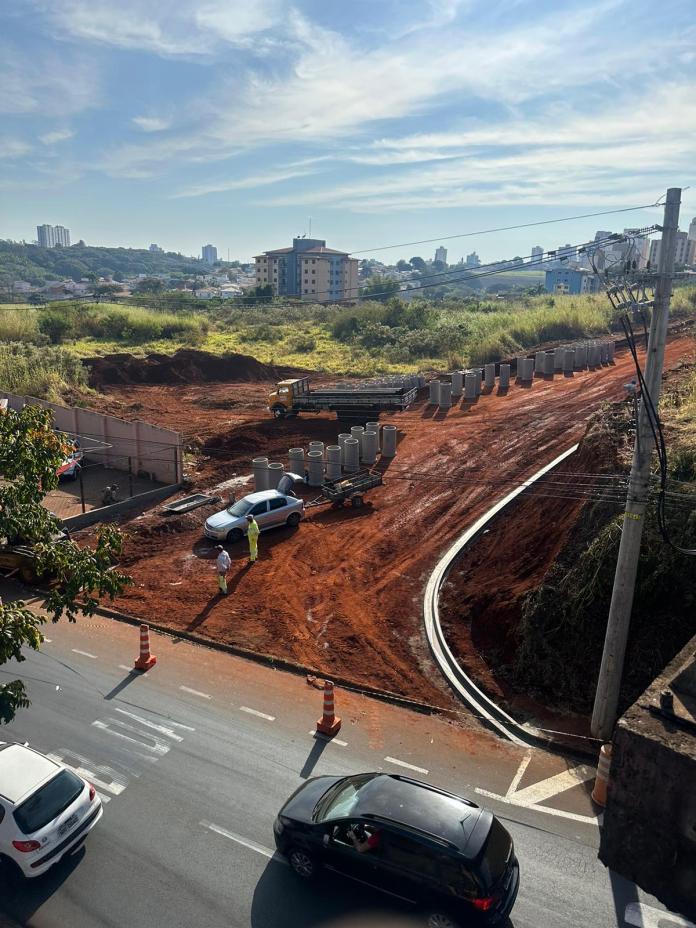 São Carlos vai ganhar em breve uma nova via de tráfego interligando a região central da cidade a região do shopping Iguatemi. São Carlos vai ganhar em breve uma nova via de tráfego interligando a região central da cidade a região do shopping Iguatemi.