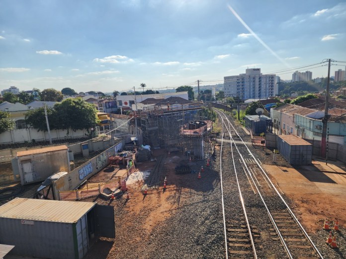 Viaduto 4 de Novembro passa por obras Viaduto 4 de Novembro passa por obras