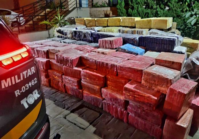 Em ação conjunta, PM Rodoviária apreende 5,5 toneladas de maconha em rodovia do interior Em ação conjunta, PM Rodoviária apreende 5,5 toneladas de maconha em rodovia do interior