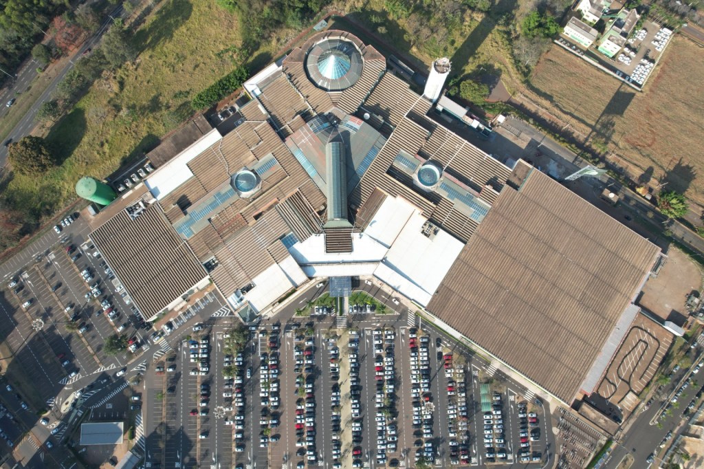 Shopping muda de mãos