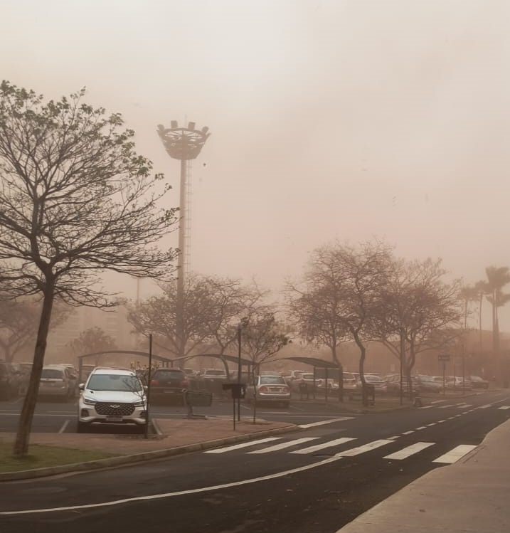 Tempestade de areia em São Carlos