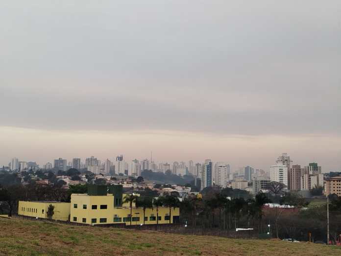 Cidade envolta em fumaça/Foto: Maurício Duch Cidade envolta em fumaça/Foto: Maurício Duch